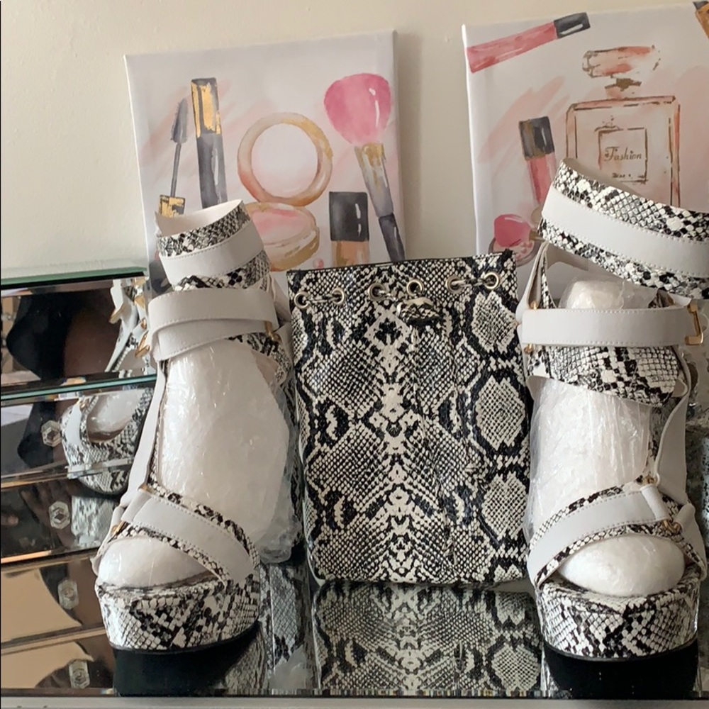 Anne Michelle Keandra Snake Heels & Matching Purse